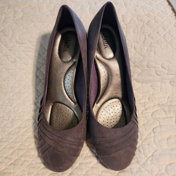 Abella Shoes Abella Valeria Grey Suede Pumps Sz 95 Poshmark